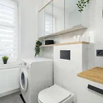Daire Yellow In With Air Conditioning And Desk For Remote Work By Renters *