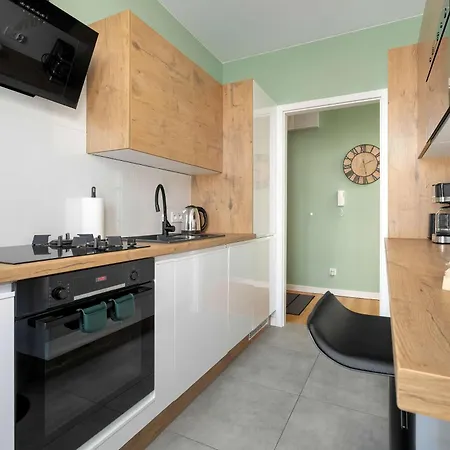 Yellow In With Air Conditioning And Desk For Remote Work By Renters * Posen