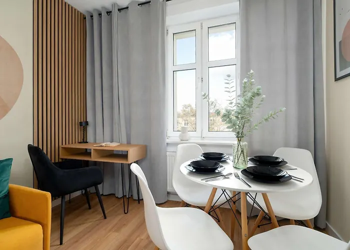 公寓 Yellow In With Air Conditioning And Desk For Remote Work By Renters