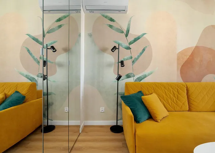 Yellow In With Air Conditioning And Desk For Remote Work By Renters * 波兹南