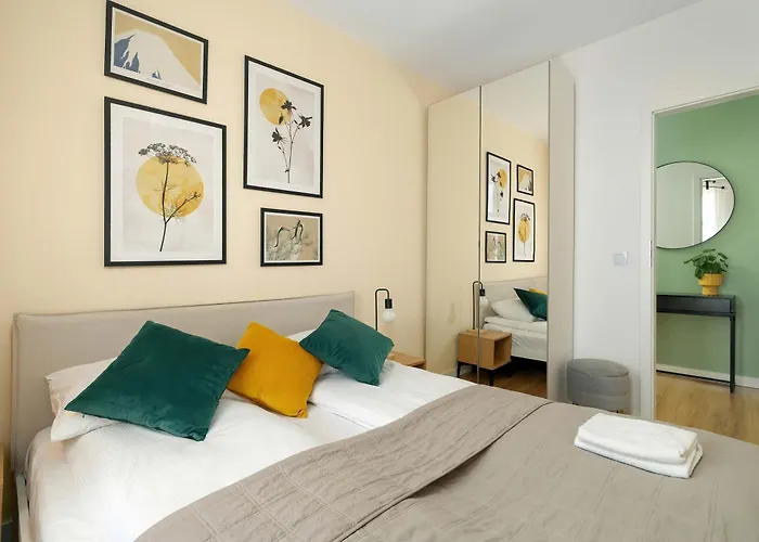 Yellow In With Air Conditioning And Desk For Remote Work By Renters Poznań