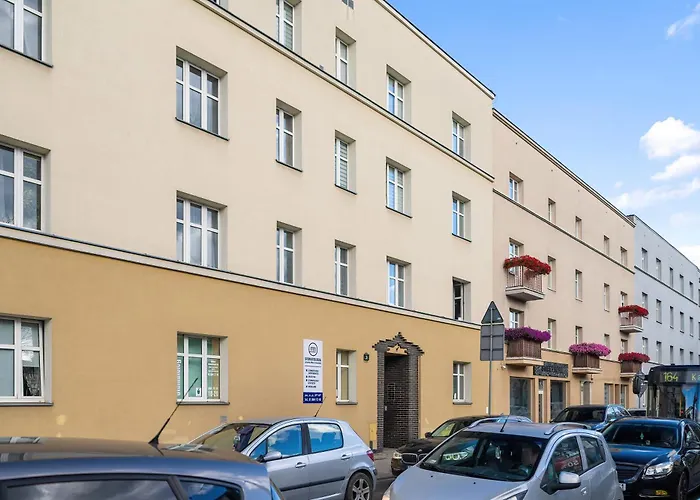 Yellow In With Air Conditioning And Desk For Remote Work By Renters Poznań